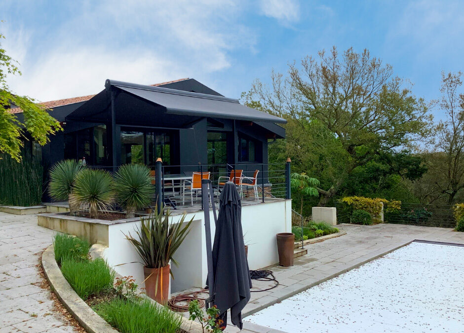 Store double pente à Saint-Vincent-de-Tyrosse