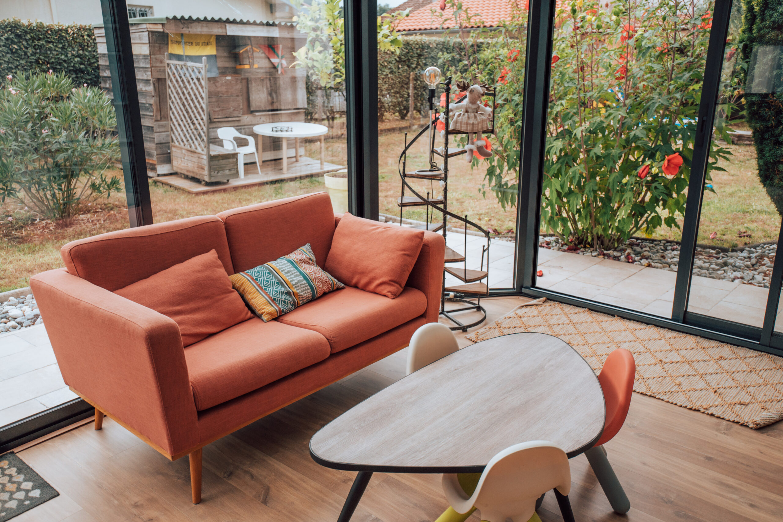 Création d’un salon lumineux et confortable