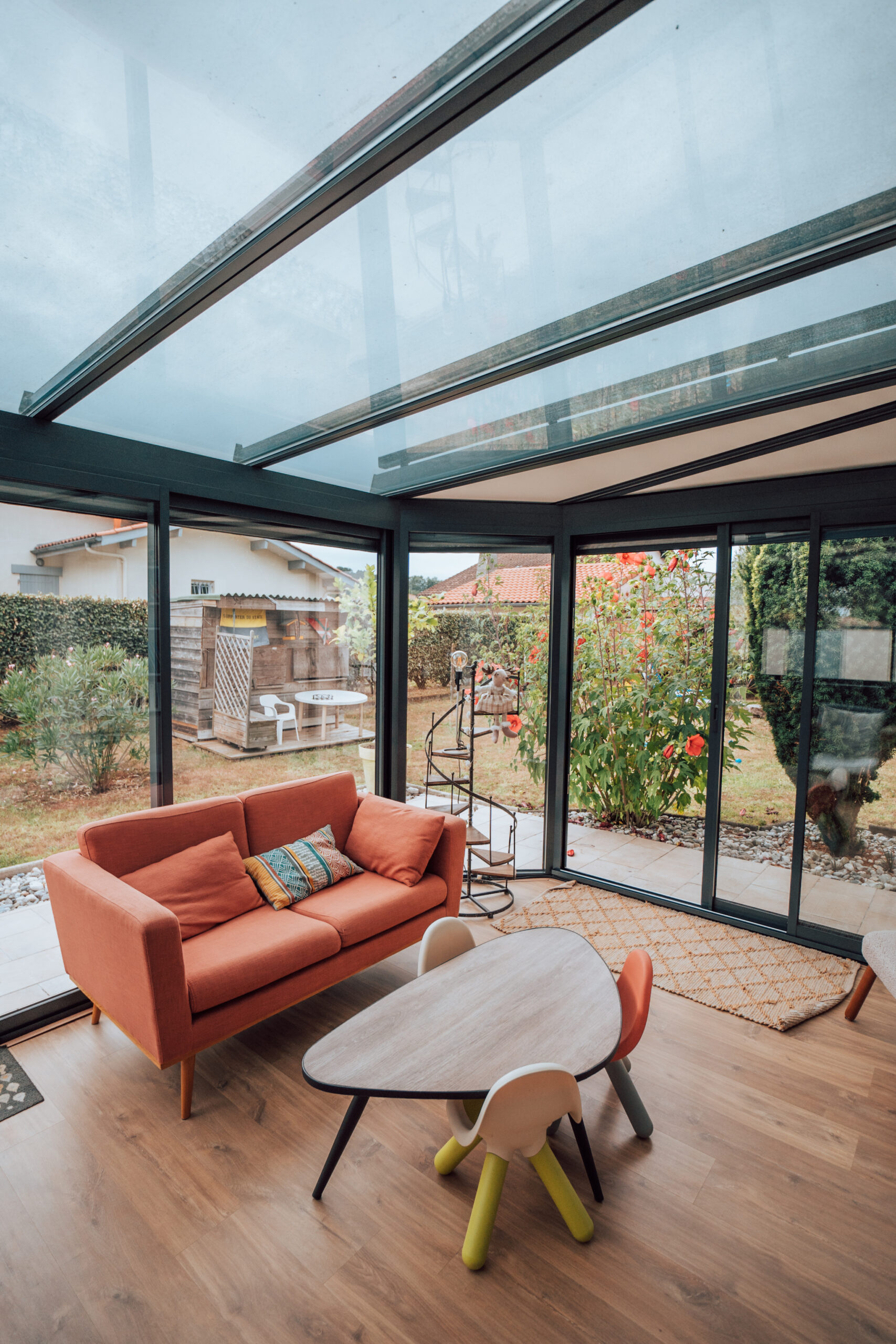 Création d’un salon lumineux et confortable