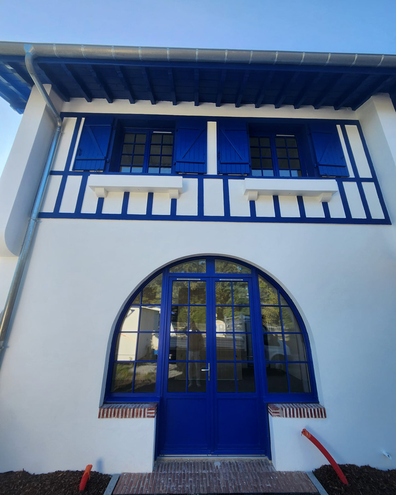 Menuiseries cintrées bois au stade de Soustons