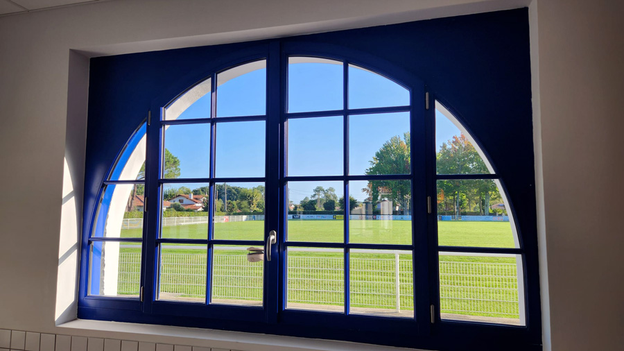 Menuiseries cintrées bois au stade de Soustons