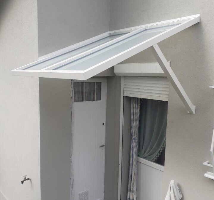 Marquise design sur mesure à Saint-Pierre-du-Mont