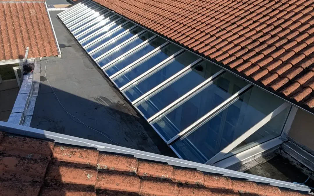 Verriere dans une école – Accès cantine, travail en hauteur, réalisation rapide pendant les vacances de Toussaint