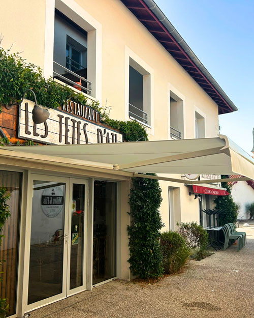 Store avec lambrequin personnalisé pour un restaurant à Vieux-Boucau Store avec lambrequin personnalisé à Vieux-Boucau