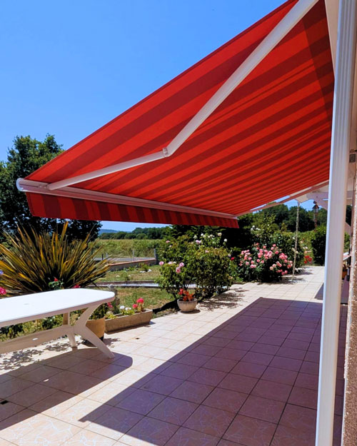 store-banne-toile-rouge