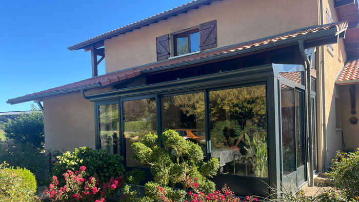 Véranda Schüco en extension de maison à Aurice
