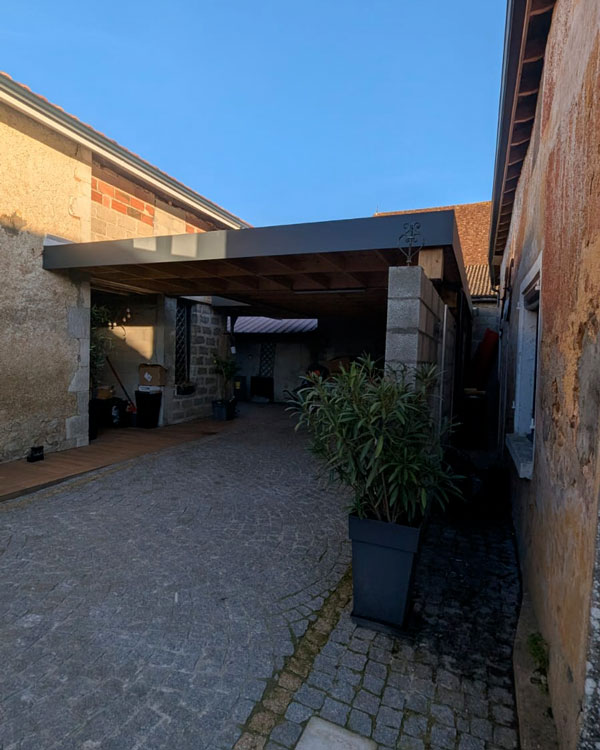 Capotage aluminium d’une pergola bois à Hagetmau Capotage aluminium sur pergola bois à Hagetmau