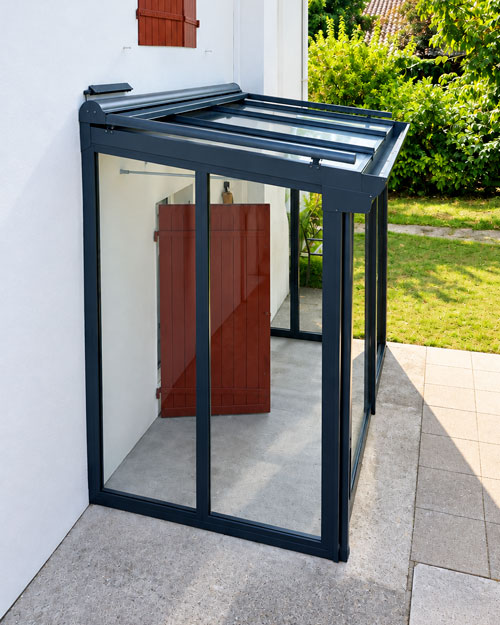 Sas d’entrée en aluminium gris anthracite avec toiture vitrée à Mont-de-Marsan